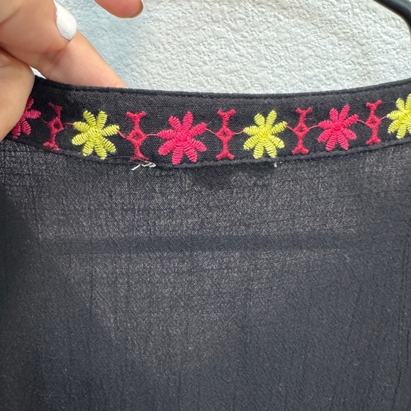 Black Short Sleeve Embellished Blouse with Floral Design - Picture 5 of 8